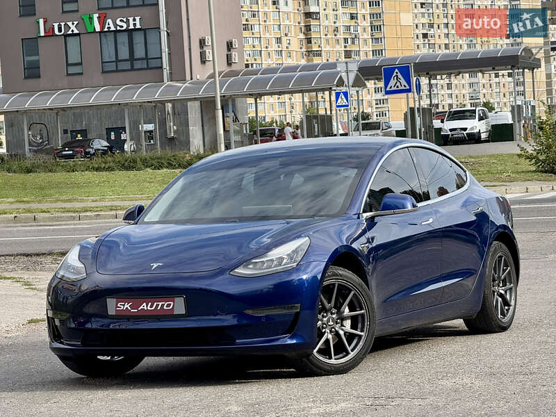 Седан Tesla Model 3 2020 в 