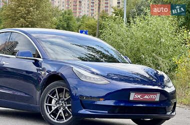 Седан Tesla Model 3 2020 в 