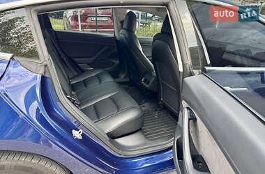 Седан Tesla Model 3 2020 в 