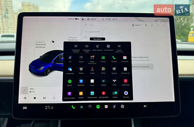 Седан Tesla Model 3 2020 в 