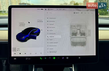 Седан Tesla Model 3 2020 в 