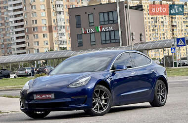 Седан Tesla Model 3 2020 в 