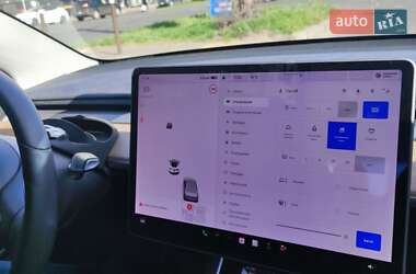 Седан Tesla Model 3 2020 в 