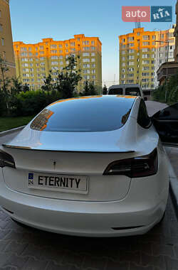 Седан Tesla Model 3 2023 в 