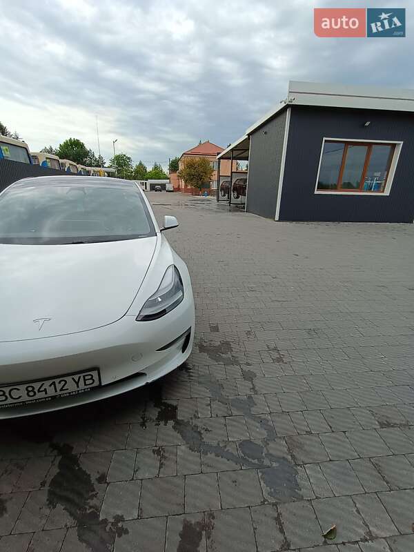 Седан Tesla Model 3 2021 в 