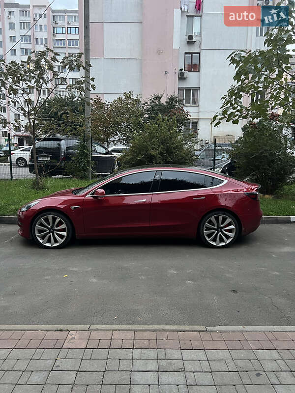 Седан Tesla Model 3 2019 в 