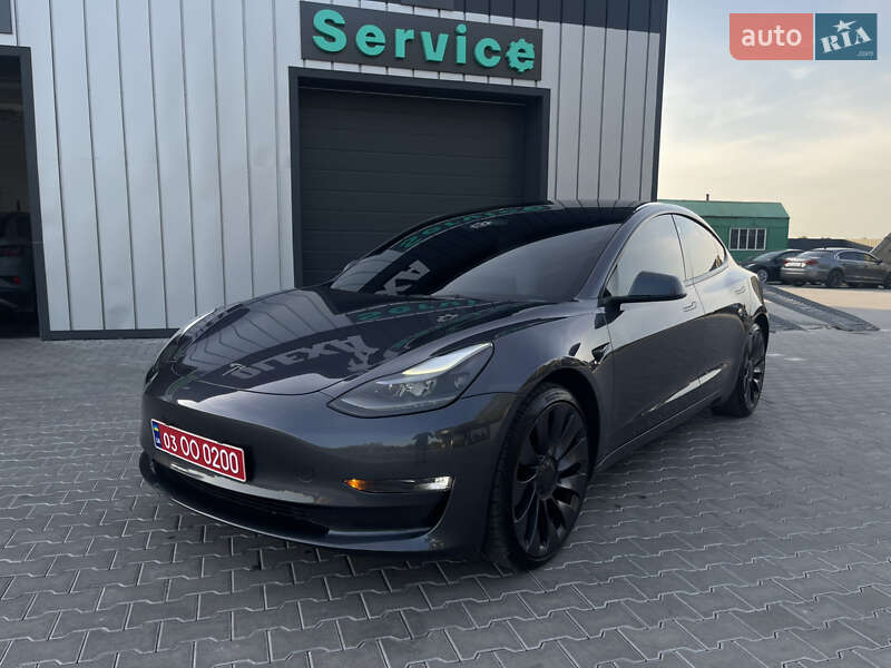 Седан Tesla Model 3 2023 в 