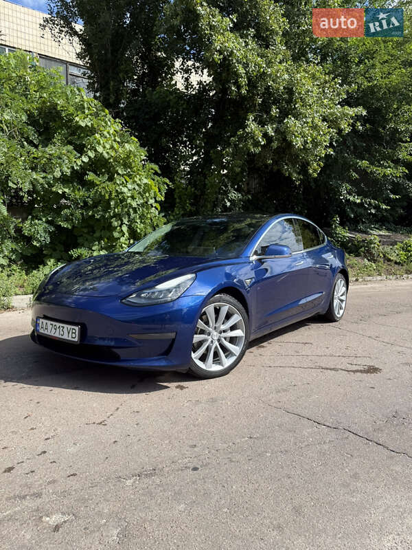 Седан Tesla Model 3 2019 в Киеве