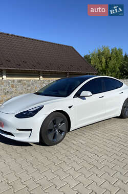 Седан Tesla Model 3 2021 в 