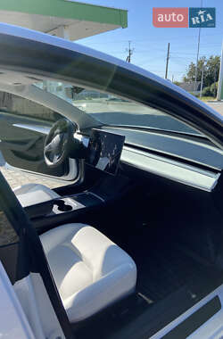 Седан Tesla Model 3 2021 в 
