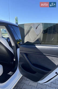 Седан Tesla Model 3 2021 в 