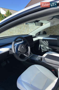 Седан Tesla Model 3 2021 в 