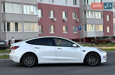 Седан Tesla Model 3 2021 в 