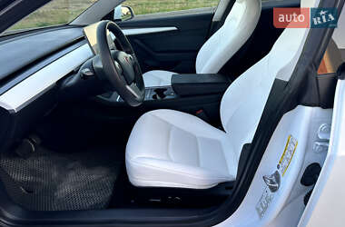Седан Tesla Model 3 2021 в 