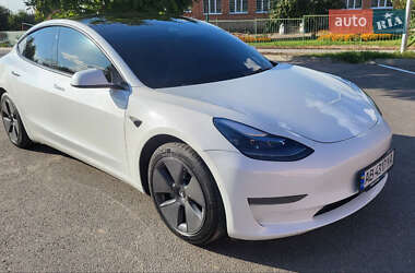 Седан Tesla Model 3 2021 в 