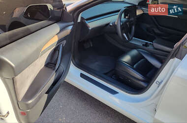 Седан Tesla Model 3 2021 в 