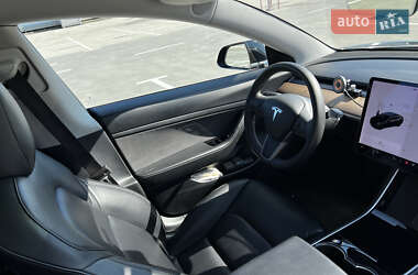 Седан Tesla Model 3 2020 в 
