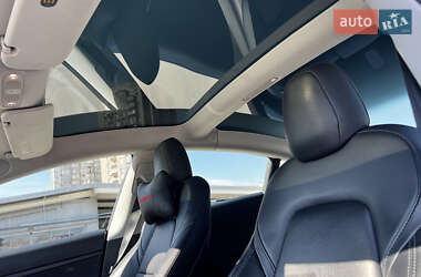 Седан Tesla Model 3 2020 в 
