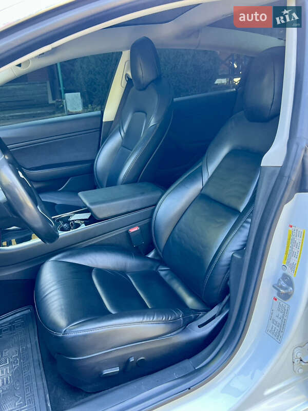 Седан Tesla Model 3 2018 в Валках