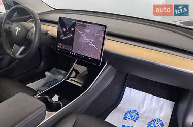 Седан Tesla Model 3 2020 в 