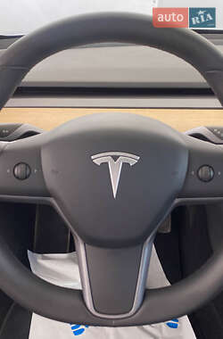 Седан Tesla Model 3 2020 в 