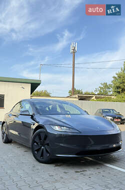 Седан Tesla Model 3 2024 в 