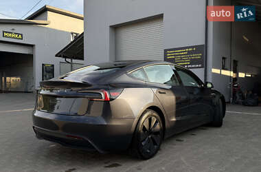 Седан Tesla Model 3 2024 в 