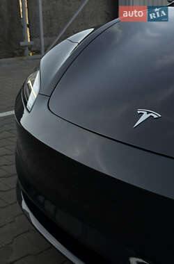 Седан Tesla Model 3 2024 в 