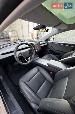 Седан Tesla Model 3 2024 в 