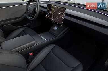 Седан Tesla Model 3 2024 в 