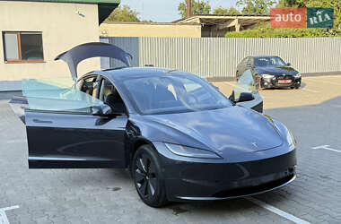 Седан Tesla Model 3 2024 в 
