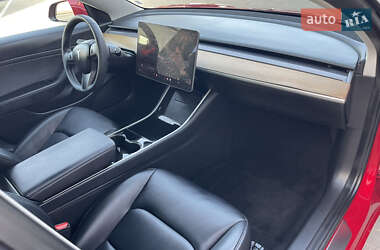 Седан Tesla Model 3 2020 в 