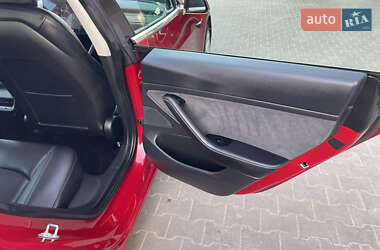 Седан Tesla Model 3 2020 в 