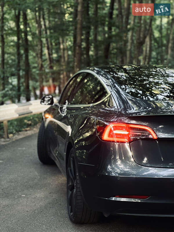 Tesla Model 3 2020