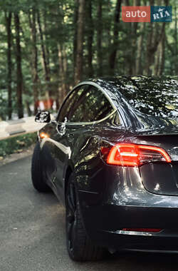 Седан Tesla Model 3 2020 в 