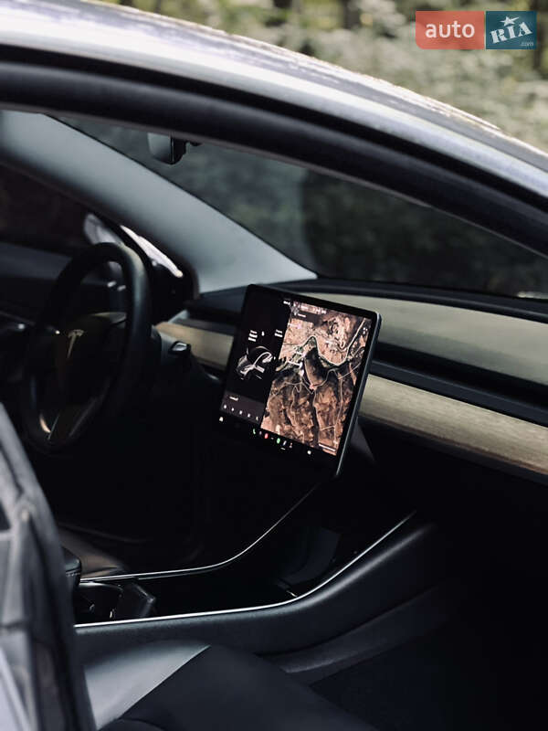 Седан Tesla Model 3 2020 в Ужгороде