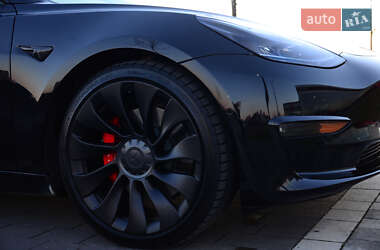 Седан Tesla Model 3 2021 в 