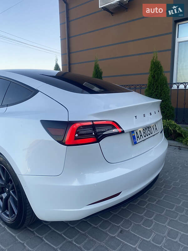 Седан Tesla Model 3 2020 в Вінниці