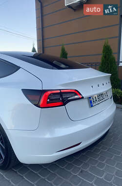 Седан Tesla Model 3 2020 в 