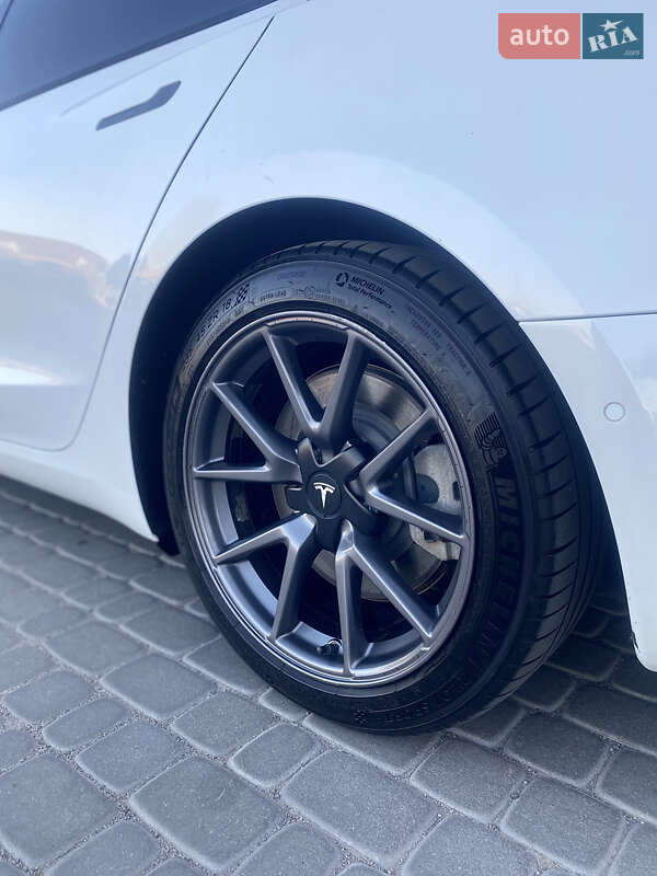 Седан Tesla Model 3 2020 в Вінниці