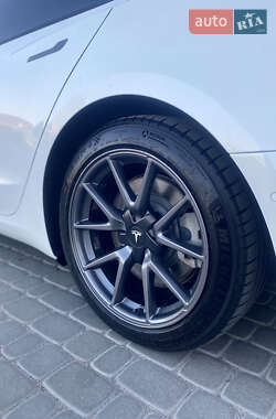 Седан Tesla Model 3 2020 в 