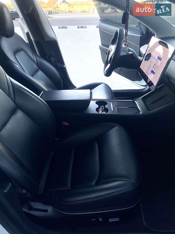 Седан Tesla Model 3 2020 в Вінниці