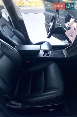 Седан Tesla Model 3 2020 в 