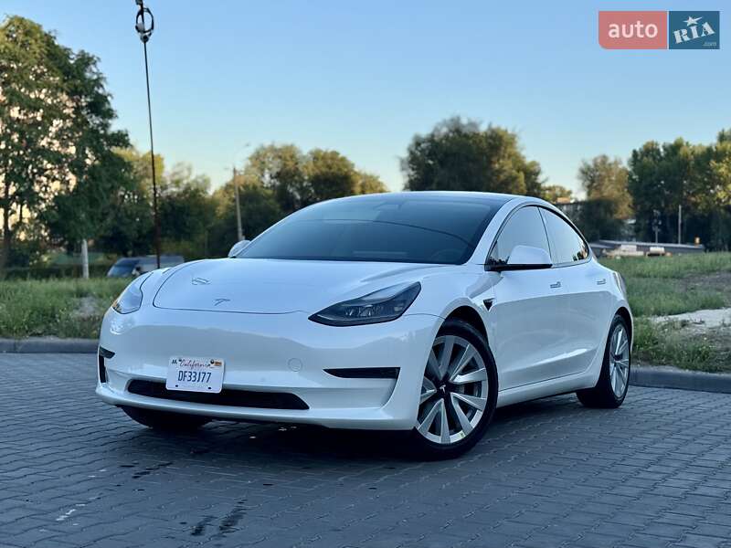 Седан Tesla Model 3 2021 в 
