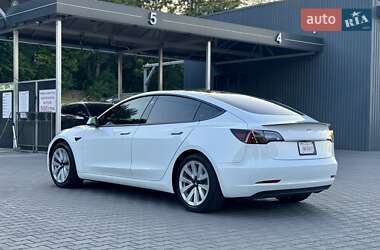 Седан Tesla Model 3 2021 в 
