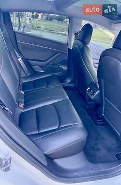 Седан Tesla Model 3 2021 в 