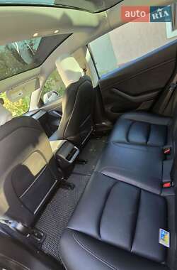 Седан Tesla Model 3 2020 в 
