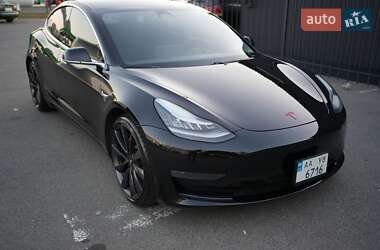 Седан Tesla Model 3 2020 в 