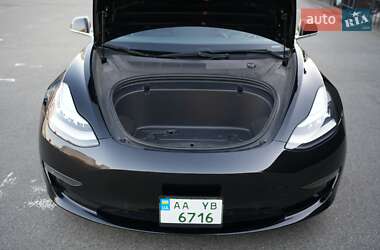 Седан Tesla Model 3 2020 в 