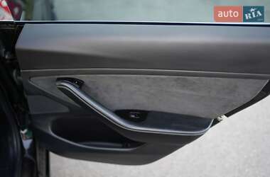Седан Tesla Model 3 2020 в 